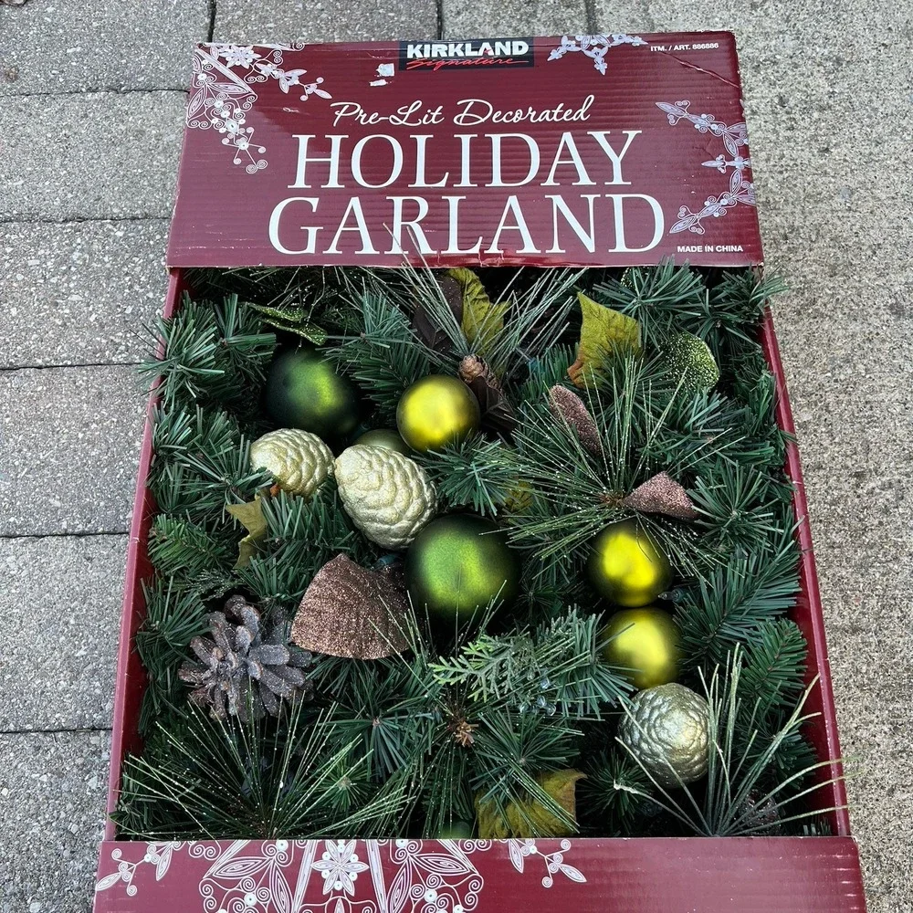 Kirkland 9' Pre-lit LED Greenery Holiday 9 FT Garland - Stunning Piece